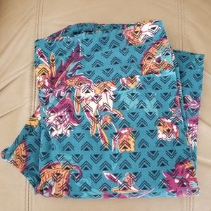 LulaRoe Tall & Curvy Leggings